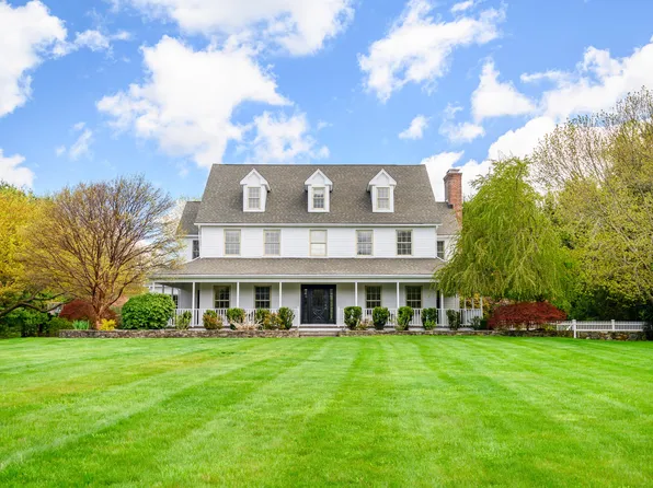 15 Merlins Lane, Newtown, CT 06470