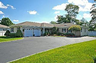 Spacious Driveway