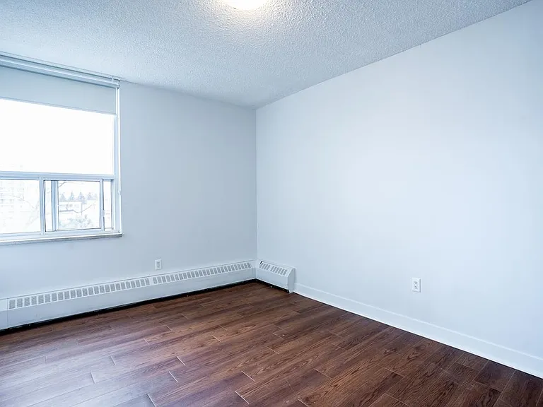 141 Davisville Ave — Photo 16