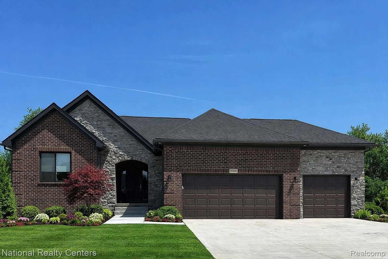 920 Timberbrook Ln, Oxford, MI 48371