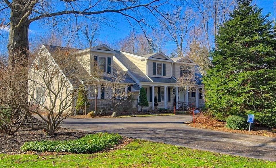 1st image of 22700 Canterbury Ln