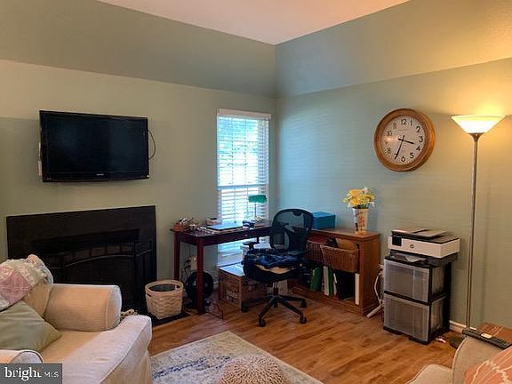 4th image of 3903 Penderview Dr