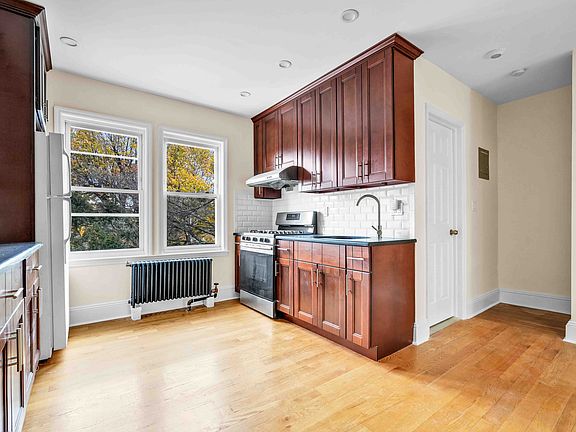 5th image of 9909 Ascan Ave Unit 2