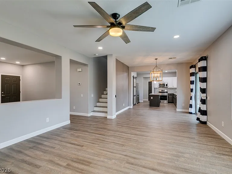 1129 Emanuel St — Photo 15