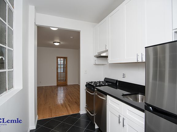 2nd image of 213 E 88th St #5RW