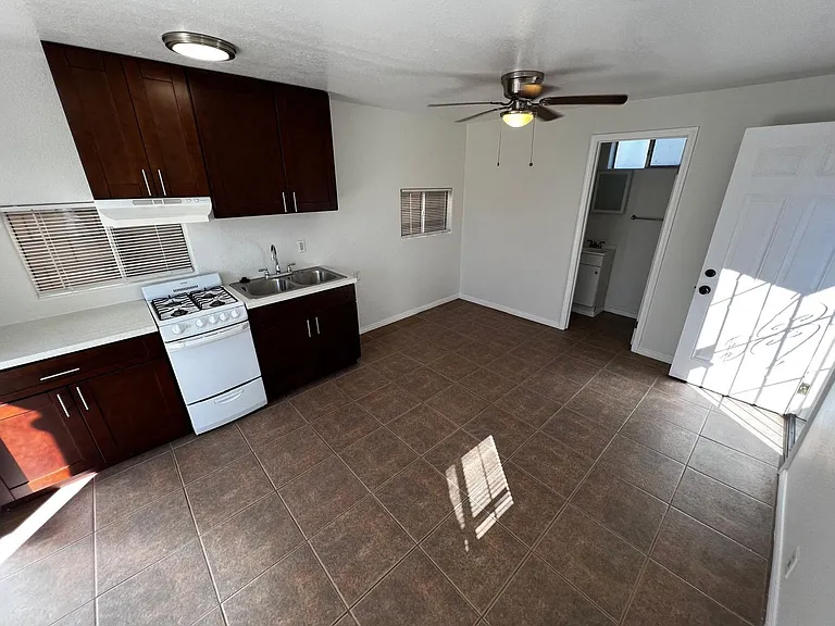 729 Morrison St — Photo 3