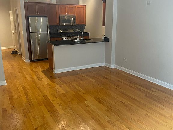 5th image of 2025 S Indiana Ave APT 207