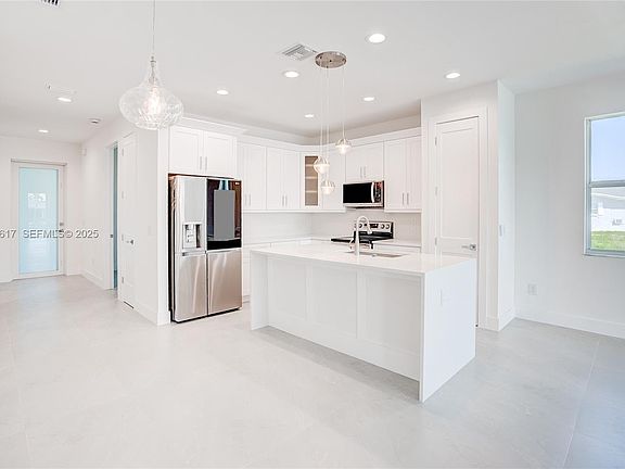 5th image of 3802 SE 12th Ave