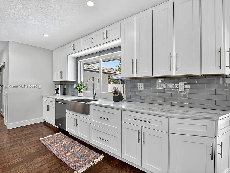 5660 Golfway Dr — Photo 10