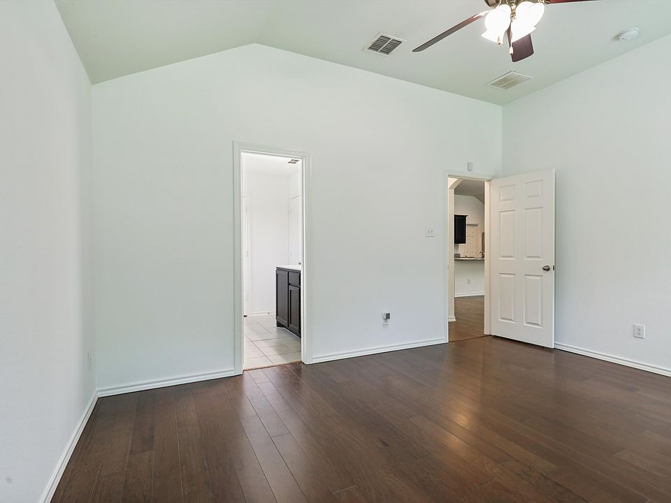 1st image of 1820 Kings Cross Dr