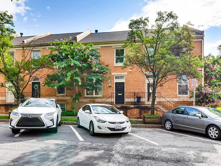 1219 S Potomac St — Photo 1