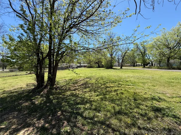 801 NE 11th St, Wagoner, OK 74467