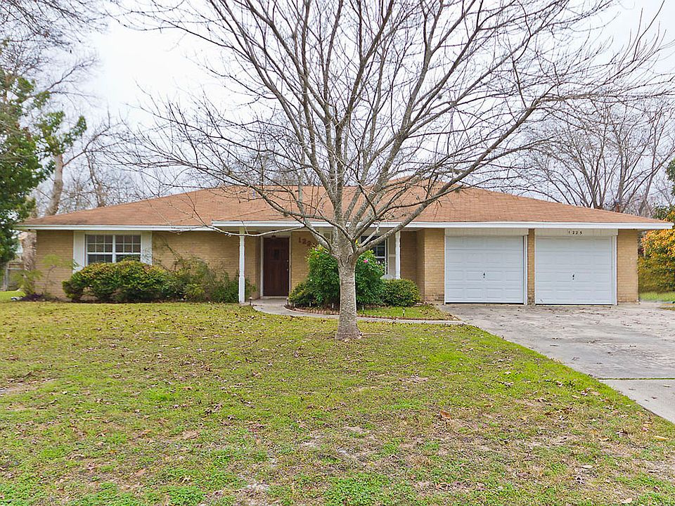 1st image of 1225 Hillcrest Dr