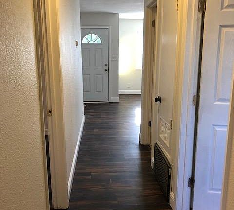 4th image of 1432 Hollingsworth Dr