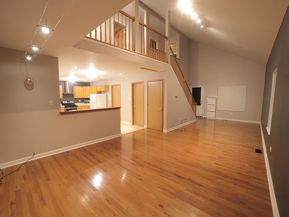 3rd image of 1576 Girard Ave