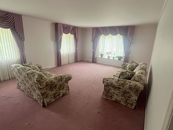 3rd image of 5462 Hedgerow Dr