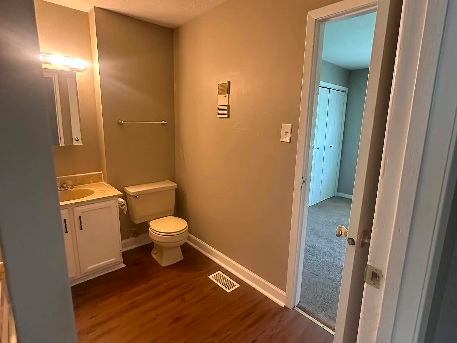 2 bed, 1.5 bath, $995 — Photo 4