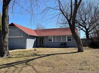4911 Redbud Dr, Sand Springs, OK 74063