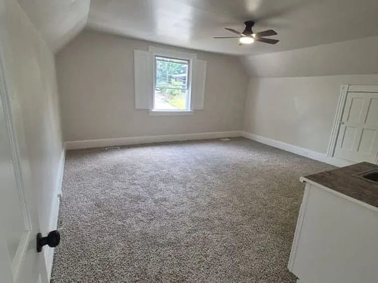 729 Hill Ave — Photo 5