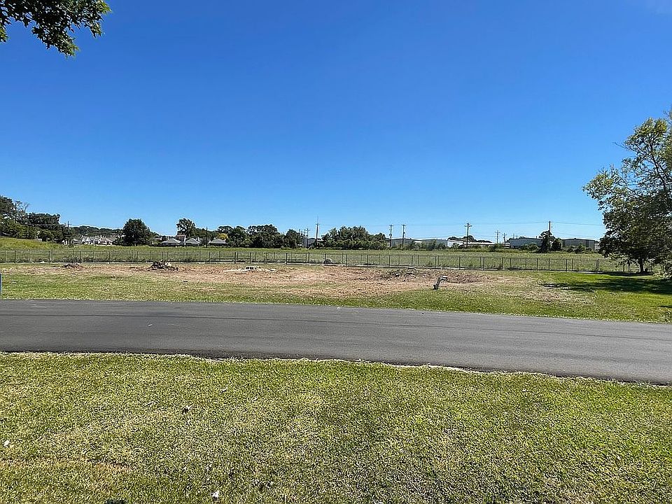 1st image of 410 Vieux Orleans Cir
