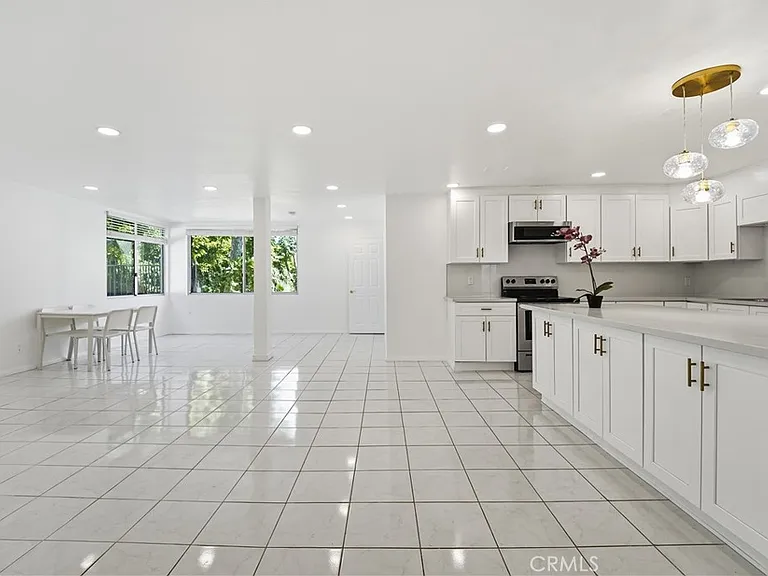 5301 Balboa Blvd #F7 — Photo 18