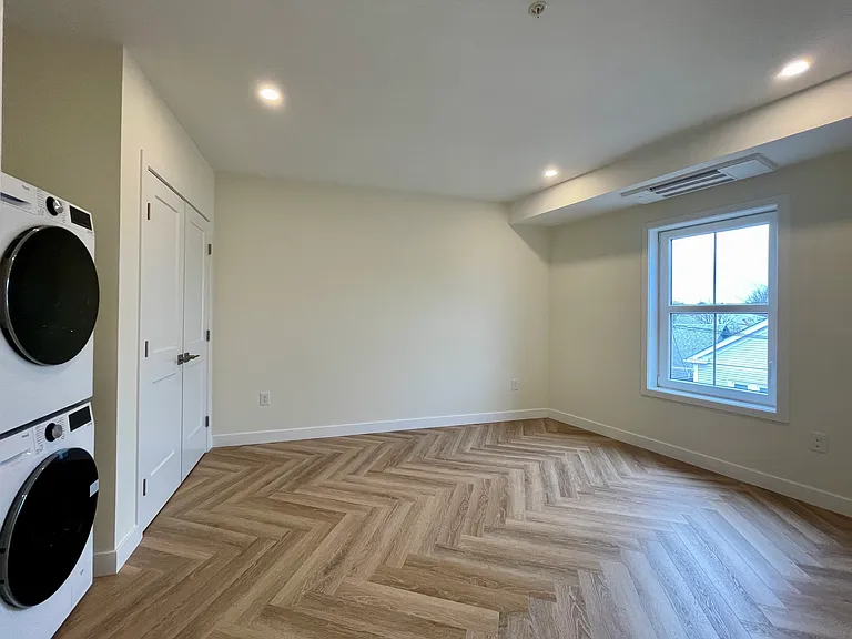 381 Wickenden Street — Photo 5