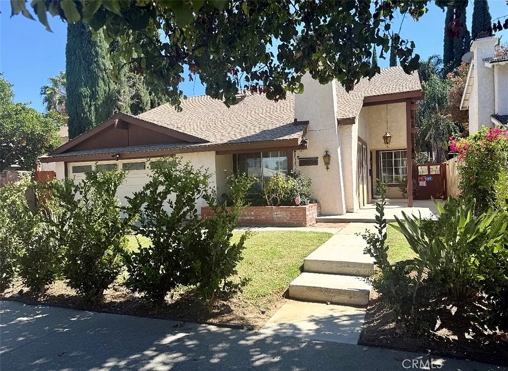 3 bed, 1.5 bath, 1900 sqft, $4,500 — Photo 1
