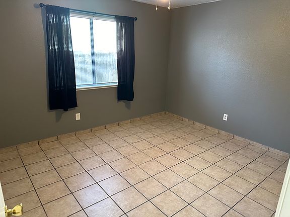 2nd image of 2165 Oxford Ave