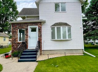 331 4th Ave N, Clinton, IA 52732