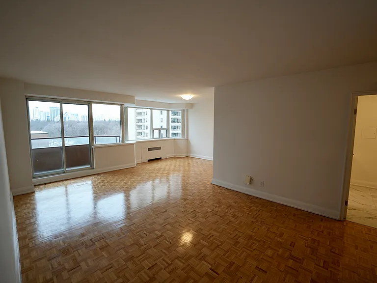 77 Saint Clair Ave E — Photo 2