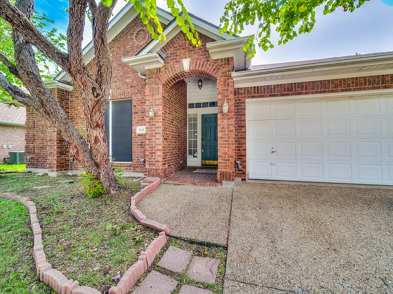 4618 Devonshire Dr — Photo 3