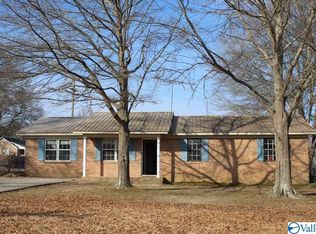 739 Pickens St SW, Hartselle, AL 35640