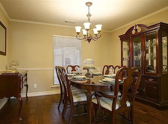 3rd image of 3921 Leon Dr