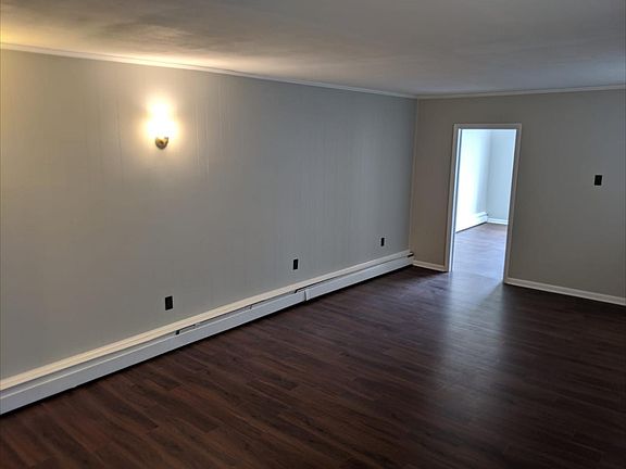 5th image of 313 Bridge St APT C