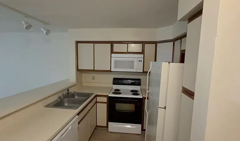 1440 Seneca Dr #K — Photo 9