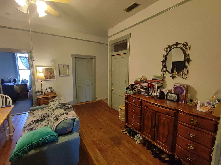 320 W Hall St #B — Photo 3