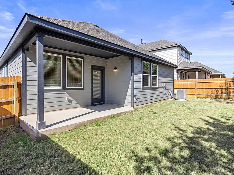 305 Brooks Ranch Dr — Photo 31