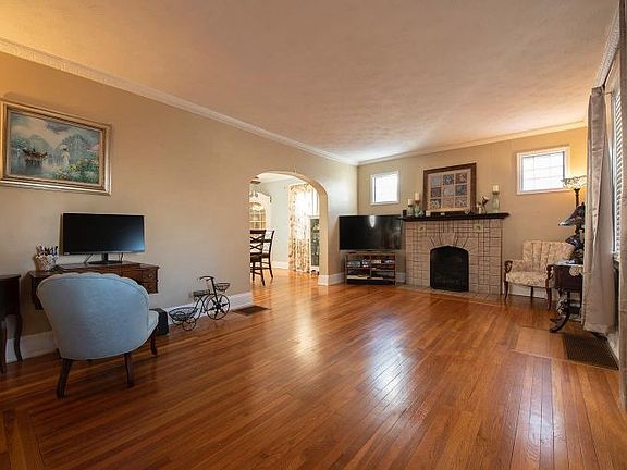 4th image of 6834 Richard Ave