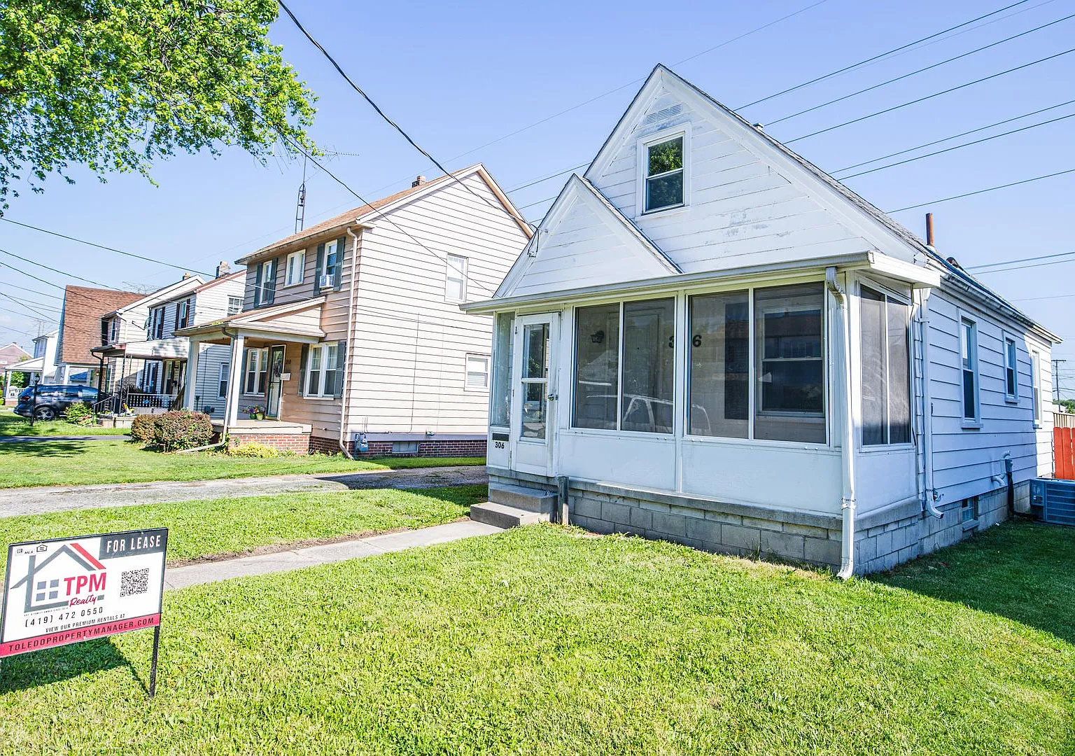 Very Cute Three Bedroom Home with Loft and Central Air! — Photo 2