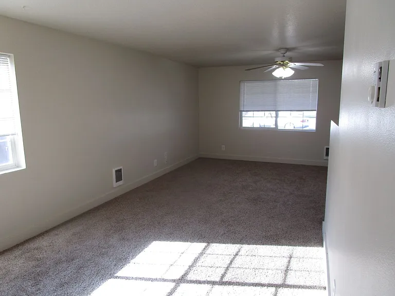 178 SW Ivy Ct — Photo 3