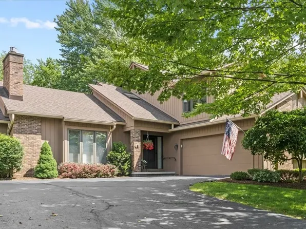 8 Shadow Pines Dr, Penfield, NY 14526