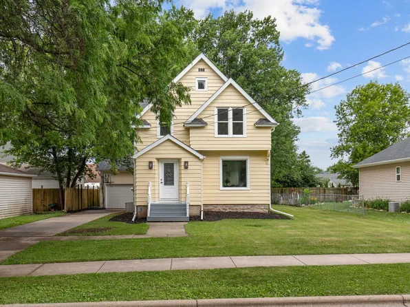 308 4th St, Neenah, WI 54956