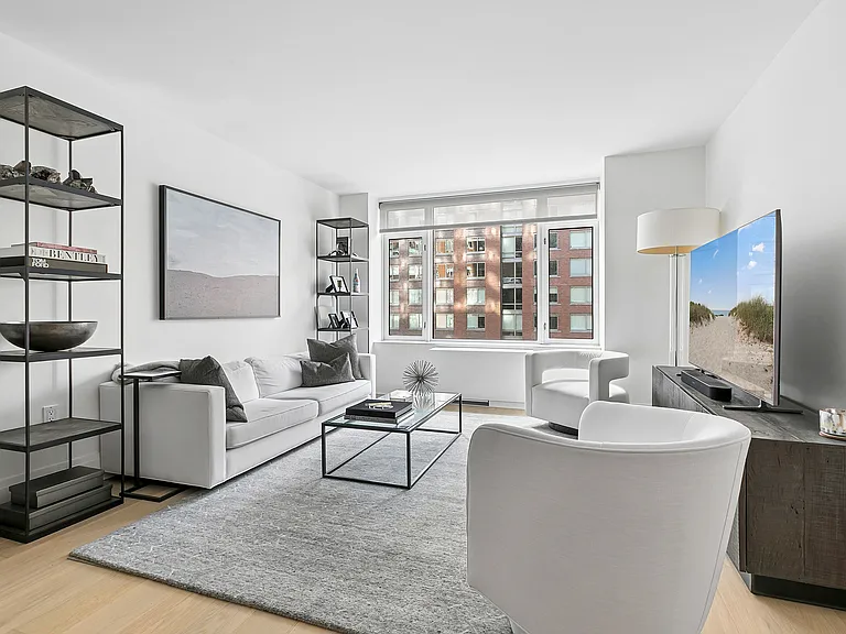 210 Warren St #7E — Photo 3