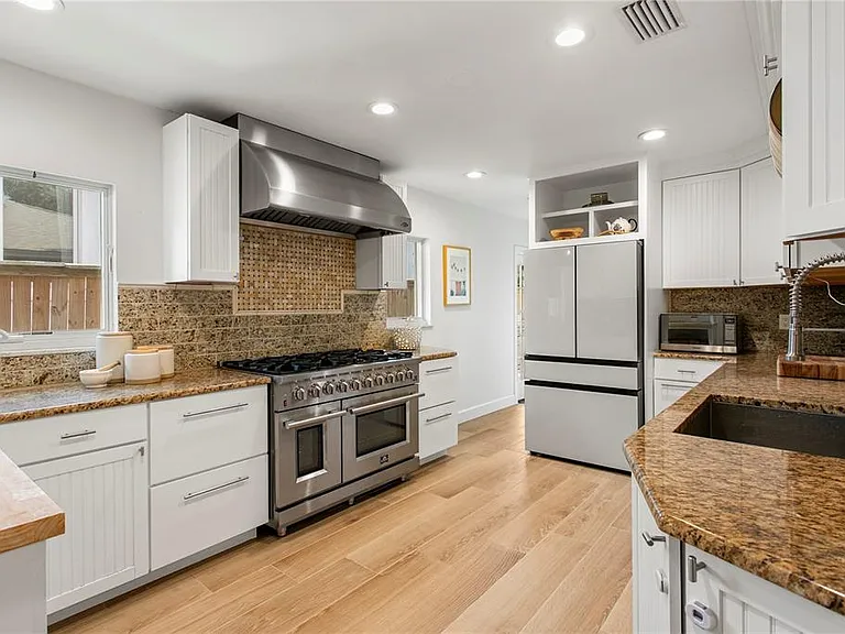 508 Columbia Dr — Photo 12
