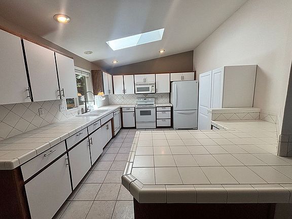 5th image of 531 48th Pl SE