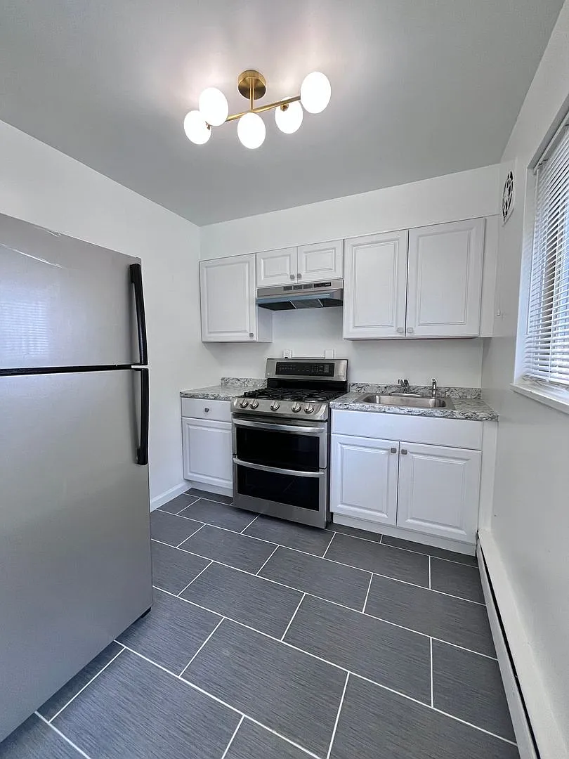 612 12th St NE — Photo 1