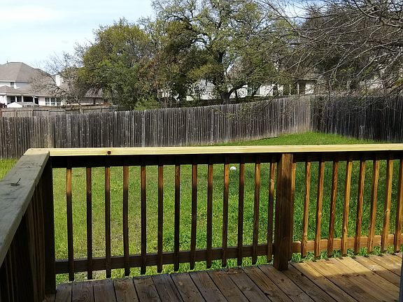 5th image of 1011 Tumbling Oaks