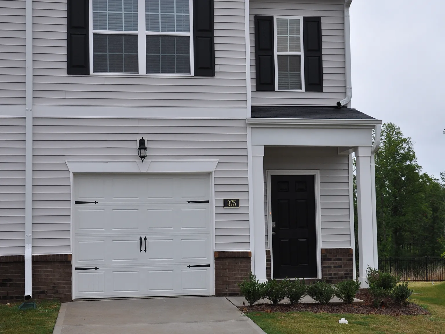 3 bed, 2.5 bath, 1429 sqft, $1,799 — Photo 1