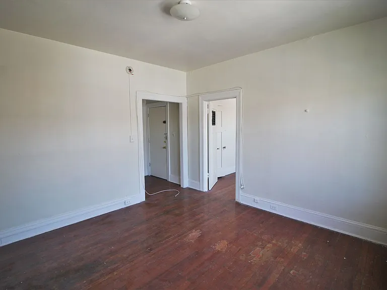Avon Apartments — Photo 22