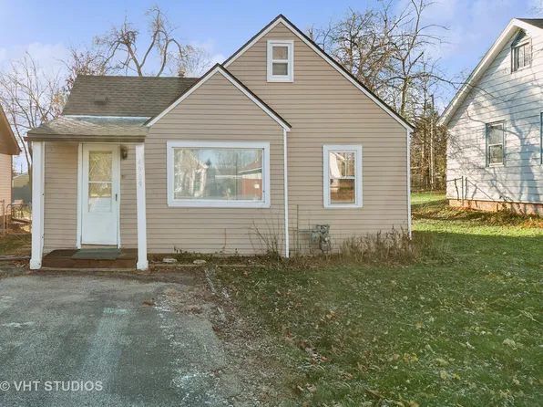 4909 Fountain Ln, McCullom Lake, IL 60050